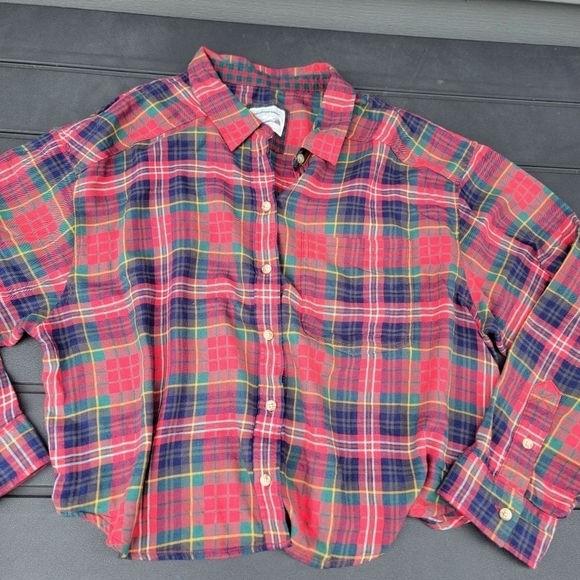 American Eagle Outfitters Tops - American Eagle Red Plaid Cropped Button Down L